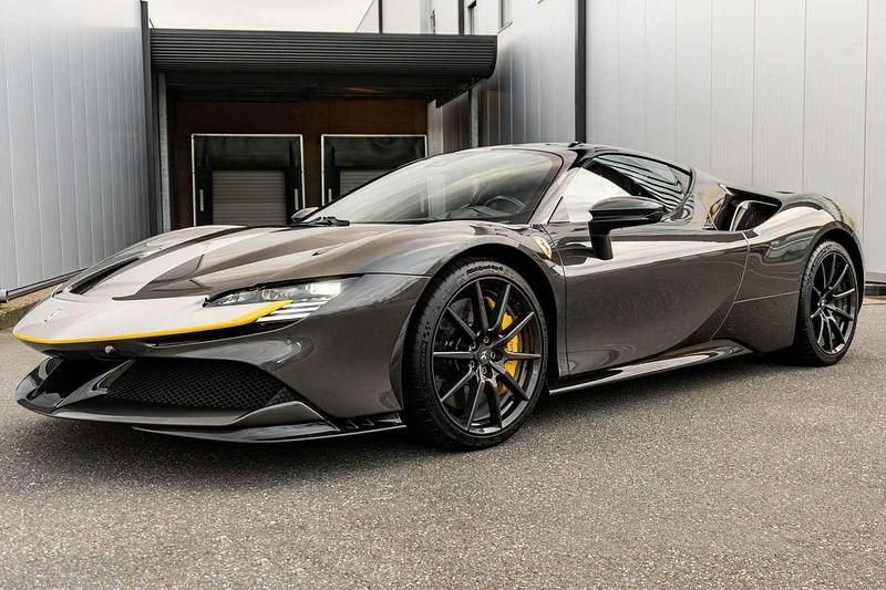 Grijs Gebruikt 2021 Ferrari SF90 Coupé | € 479.950 - Afbeelding 1/4