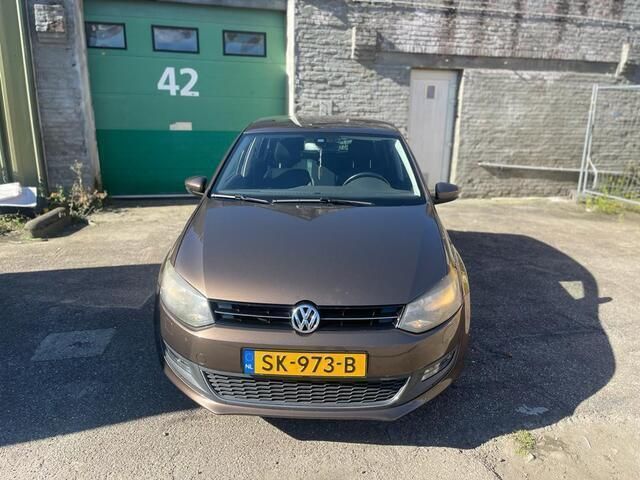 Bruin Occasion 2014 VW Polo R-line Edition Hatchback | € 5.500 (Eerlijke prijs) - Afbeelding 1/4