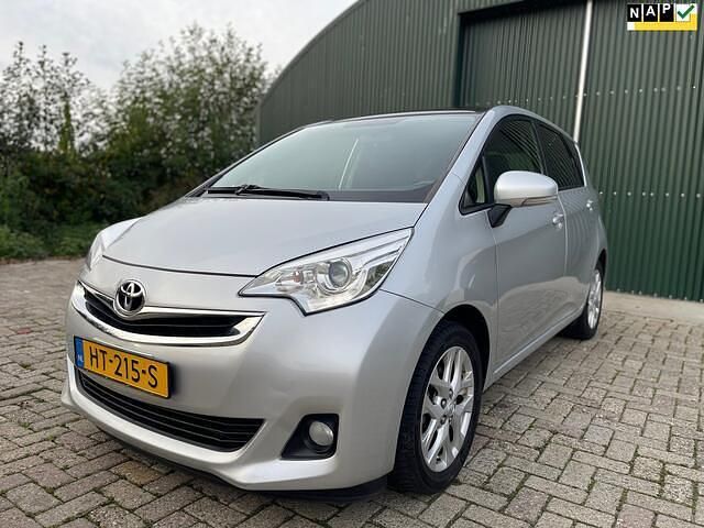 Grijs Gebruikt 2016 Toyota Verso-S Trend MPV | € 9.950 (Eerlijke prijs) - Afbeelding 1/4