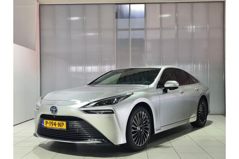 Grijs Gebruikt 2022 Toyota Mirai Sedan | € 65.649 - Afbeelding 1/1