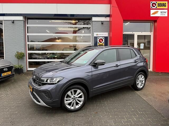 Grijs (metallic) Gebruikt 2025 VW T-Cross Edition SUV | € 29.450 (Eerlijke prijs) - Afbeelding 1/4