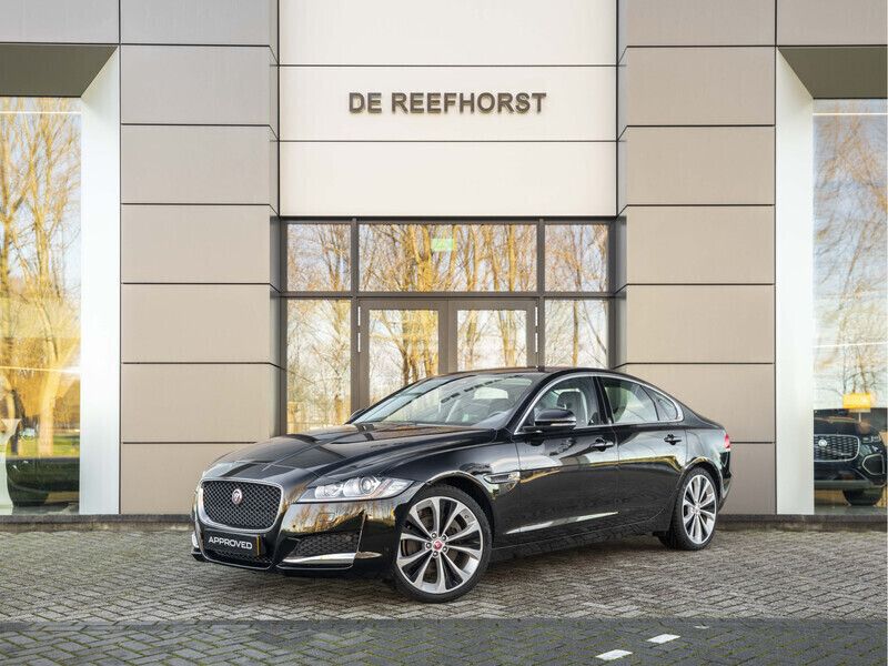 Zwart Gebruikt 2018 Jaguar XF Portfolio Sedan | € 32.900 - Afbeelding 1/4