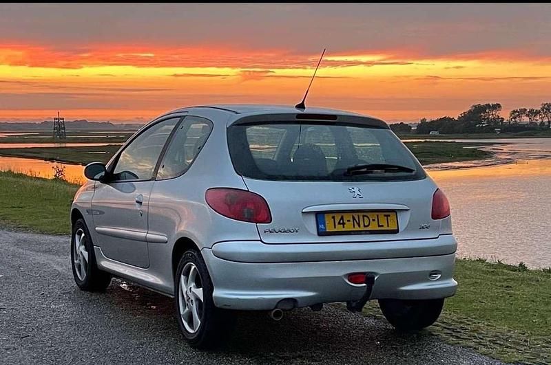Occasion 2003 Peugeot 206 Quiksilver Sedan | € 1.300 (Eerlijke prijs) - Afbeelding 1/4