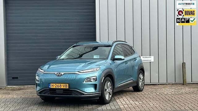 Blauw, metallic lak Gebruikt 2020 Hyundai Kona Premium SUV | € 18.494 (Goede deal) - Afbeelding 1/4