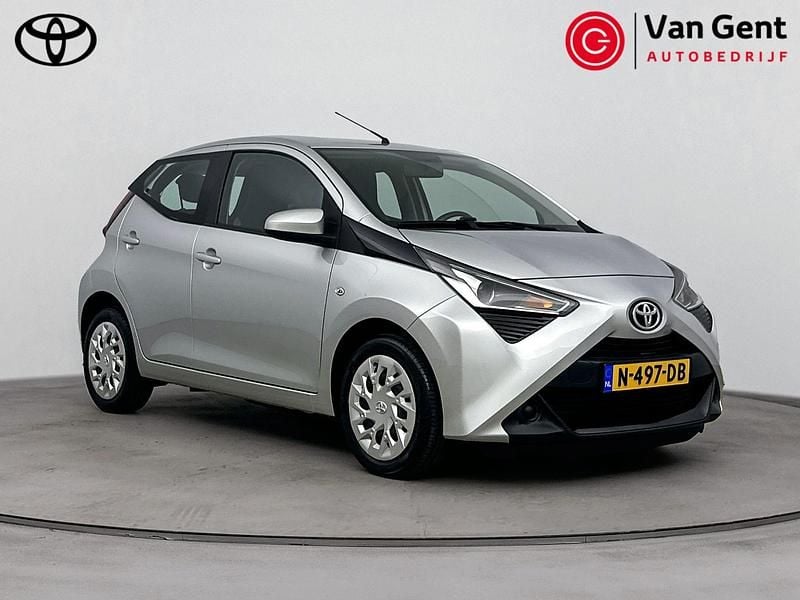 Grijs Gebruikt 2021 Toyota Aygo X-play Hatchback | € 11.999 (Iets duurder) - Afbeelding 1/4