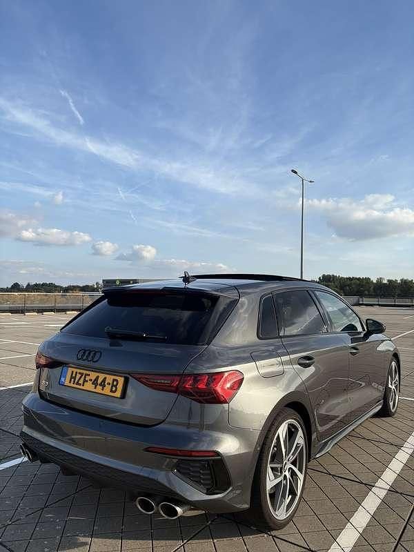 Grijs Gebruikt 2021 Audi S3 Hatchback | € 43.950 (Goede deal) - Afbeelding 1/4