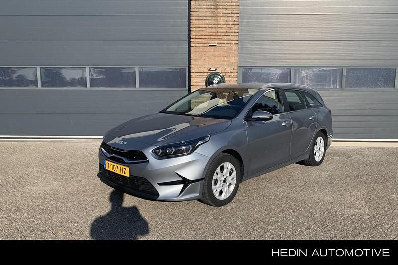 Grijs Gebruikt 2023 Kia Ceed Stationwagen | € 21.445 (Goede deal) - Afbeelding 1/4