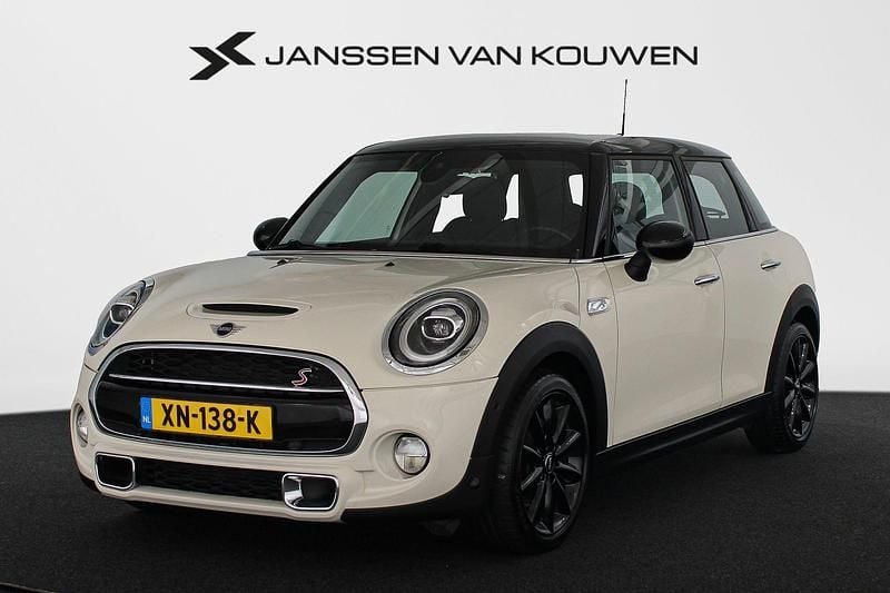 Wit Occasion 2019 Mini Cooper S Chili Hatchback | € 20.885 (Eerlijke prijs) - Afbeelding 1/4