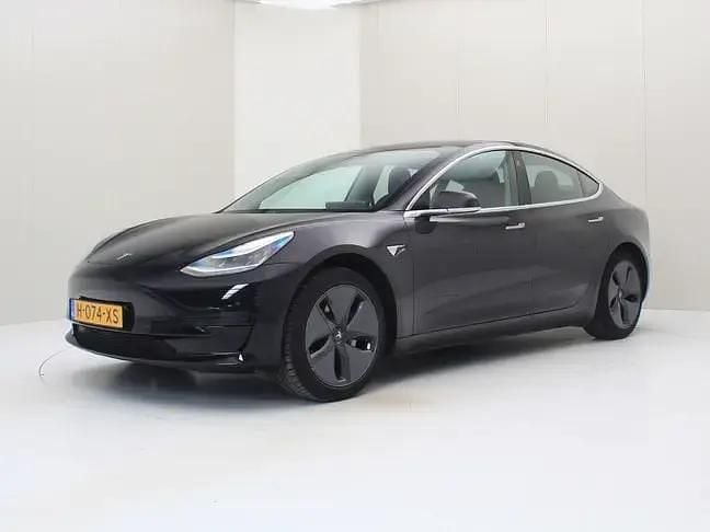 Zwart Gebruikt 2020 Tesla Model 3 Standard Range Sedan | € 21.400 (Goede deal) - Afbeelding 1/4