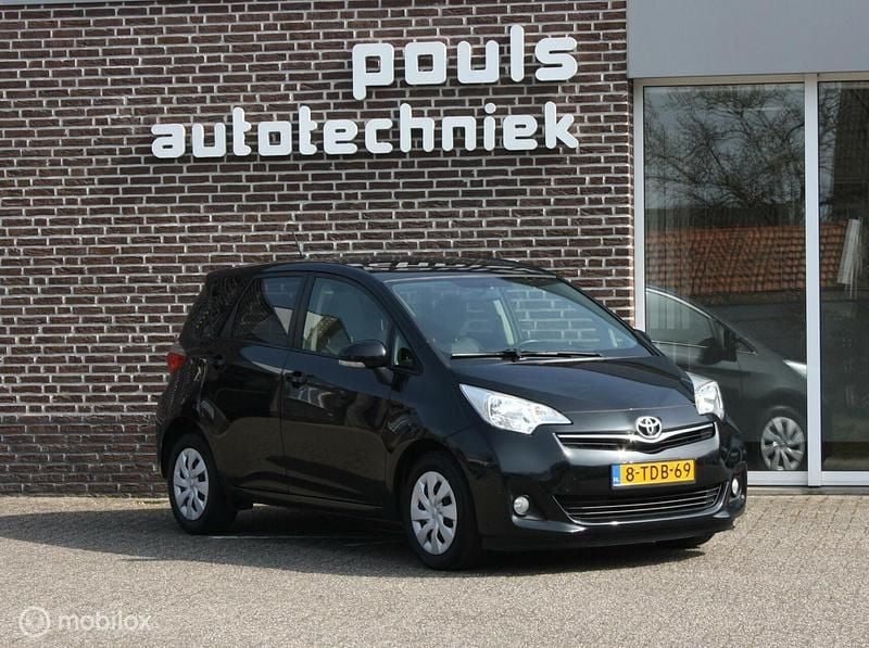 Zwart Gebruikt 2014 Toyota Verso-S MPV | € 11.500 (Duur) - Afbeelding 1/4