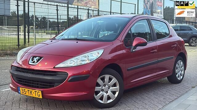 Rood Occasion 2006 Peugeot 207 Hatchback | € 1.349 (Eerlijke prijs) - Afbeelding 1/4