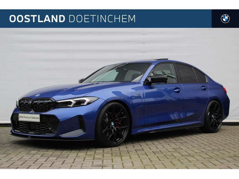 Blauw, metallic lak Gebruikt 2025 BMW 330 Executive Sedan | € 75.000 - Afbeelding 1/4
