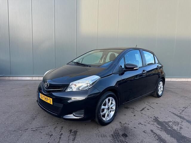 Zwart Occasion 2012 Toyota Yaris Hatchback | € 5.995 (Eerlijke prijs) - Afbeelding 1/4