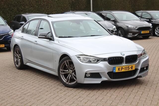 Grijs Gebruikt 2016 BMW 330 M Sport Sedan | € 18.550 (Goede deal) - Afbeelding 1/4