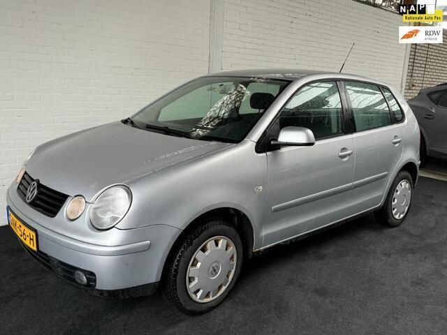 Grijs Gebruikt 2004 VW Polo | € 1.750 - Afbeelding 1/4