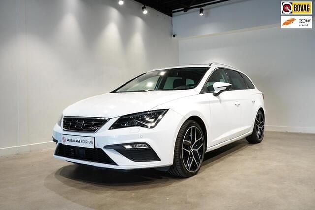 Wit Gebruikt 2019 Seat Leon ST FR Stationwagen | € 21.995 (Eerlijke prijs) - Afbeelding 1/4