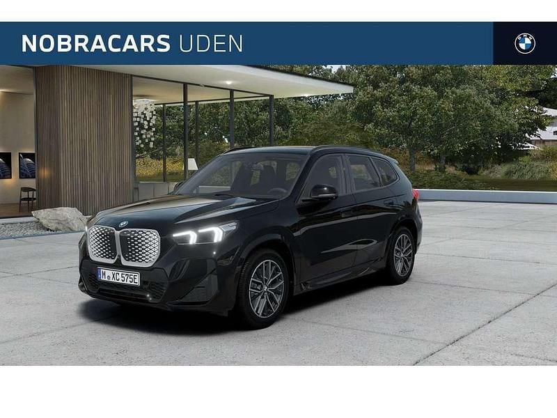 Zwart Nieuw 2025 BMW iX1 Comfort Edition SUV | € 55.984 (Super prijs) - Afbeelding 1/4