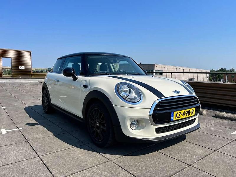 Wit Gebruikt 2017 Mini Cooper Business Hatchback | € 14.950 (Eerlijke prijs) - Afbeelding 1/4