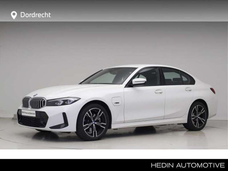 Wit Gebruikt 2023 BMW 330 Comfort Edition Sedan | € 41.895 (Eerlijke prijs) - Afbeelding 1/3
