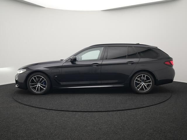 Zwart Gebruikt 2021 BMW 530e M Sport Stationwagen | € 35.840 (Goede deal) - Afbeelding 1/2