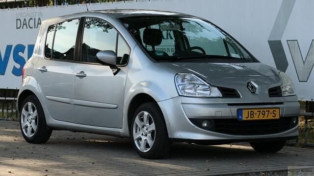 Zilver Gebruikt 2010 Renault Modus Dynamique MPV | € 3.900 (Eerlijke prijs) - Afbeelding 1/4