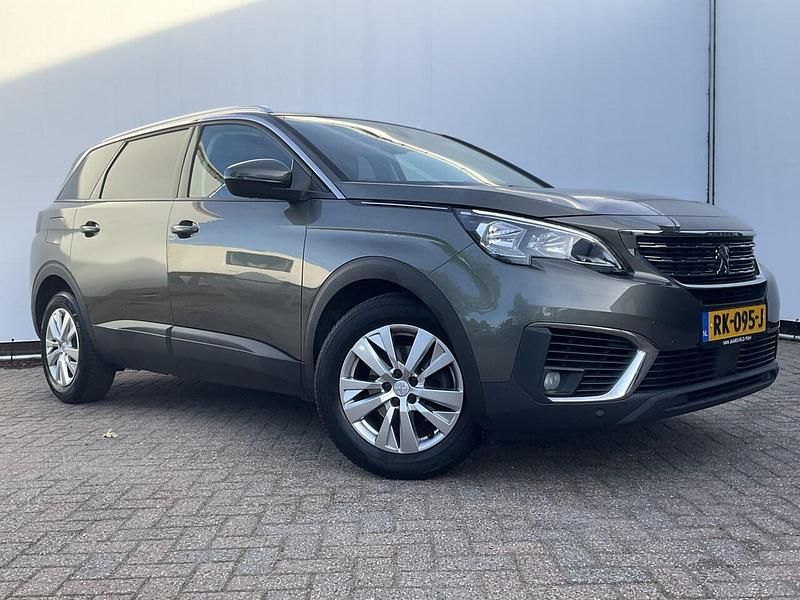 Grijs (metallic) Occasion 2017 Peugeot 5008 MPV | € 15.695 (Eerlijke prijs) - Afbeelding 1/4
