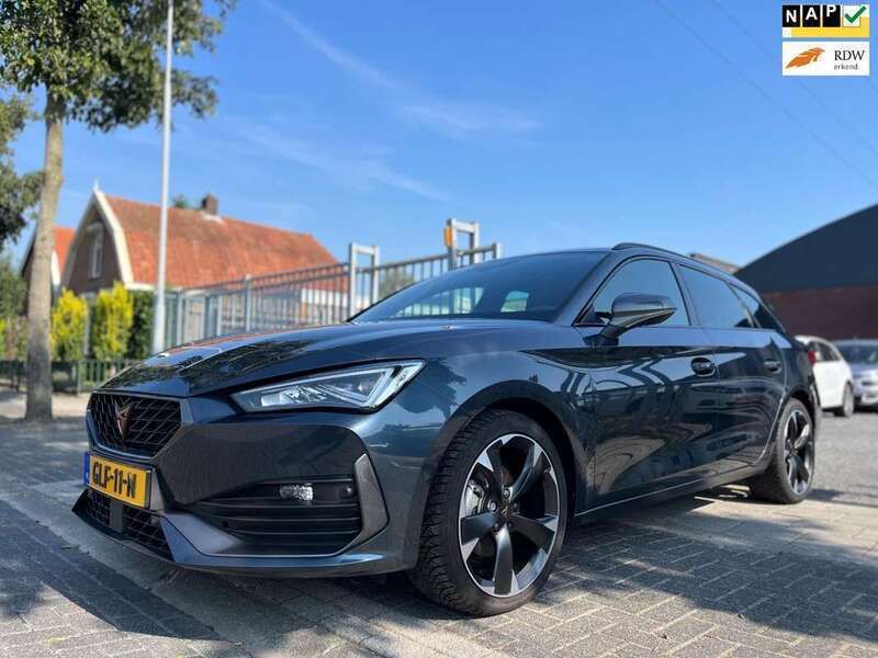 Grijs, metallic lak Gebruikt 2023 Cupra Leon Stationwagen | € 30.950 (Eerlijke prijs) - Afbeelding 1/4