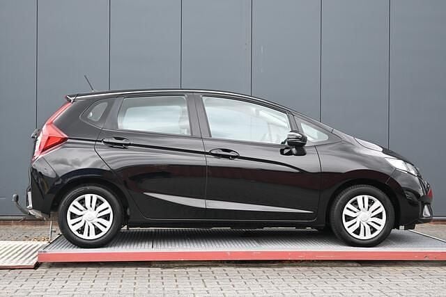 Zwart Gebruikt 2017 Honda Jazz Trend Hatchback | € 9.950 (Goede deal) - Afbeelding 1/4