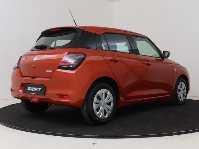 Occasion Suzuki Swift Comfort 83 PK (61 kW) 2024 Oranje metallic Hatchback