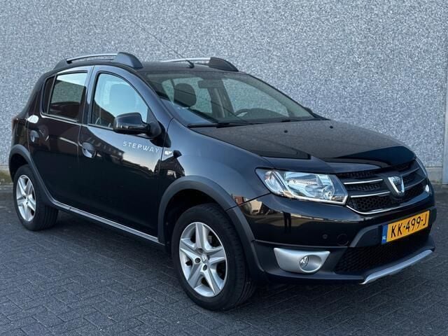 Zwart Gebruikt 2016 Dacia Sandero Lauréate Hatchback | € 10.950 (Eerlijke prijs) - Afbeelding 1/4