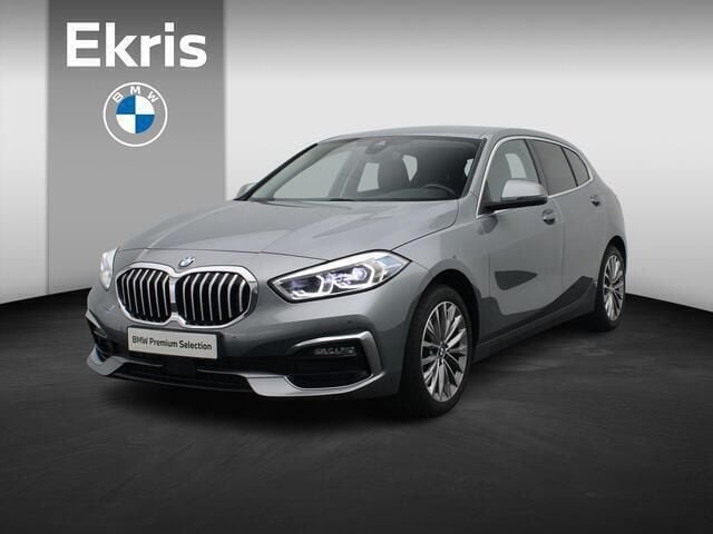 Grijs, metallic lak Gebruikt 2022 BMW 118 Executive Hatchback | € 28.900 (Eerlijke prijs) - Afbeelding 1/4