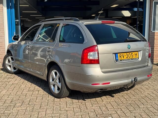 Occasion Skoda Octavia Elegance 105 PK (77 kW) 2011 Grijs Stationwagen