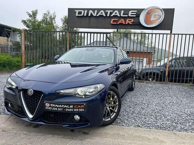 Blauw Gebruikt 2017 Alfa Romeo Giulia Sedan | € 16.000 - Afbeelding 1/4