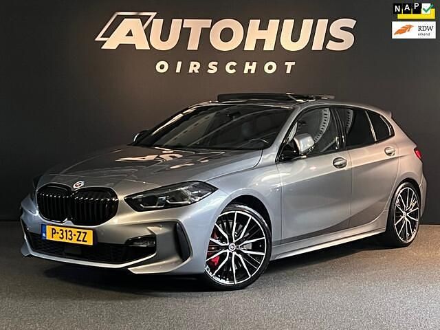 Occasion BMW 120 Executive 178 PK (130 kW) 2022 Grijs (metallic) Hatchback