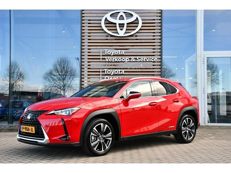 Occasion Lexus UX 184 PK (135 kW) 2022 Rood SUV