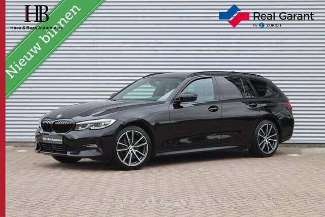 Zwart Gebruikt 2020 BMW 320 Sport Line Stationwagen | € 27.445 (Eerlijke prijs) - Afbeelding 1/4