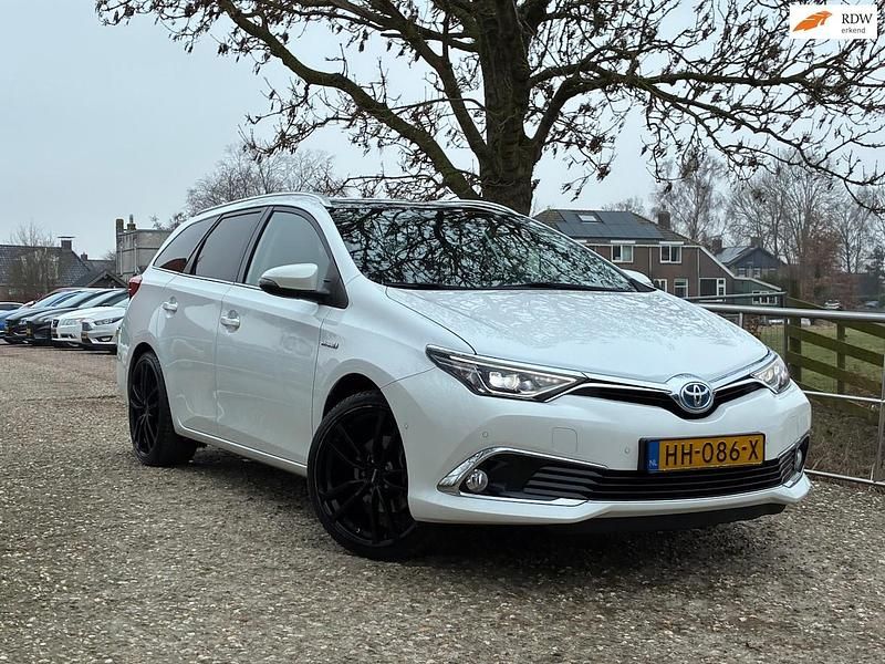 Wit Occasion 2015 Toyota Auris Touring Sports Stationwagen | € 9.975 (Goede deal) - Afbeelding 1/4