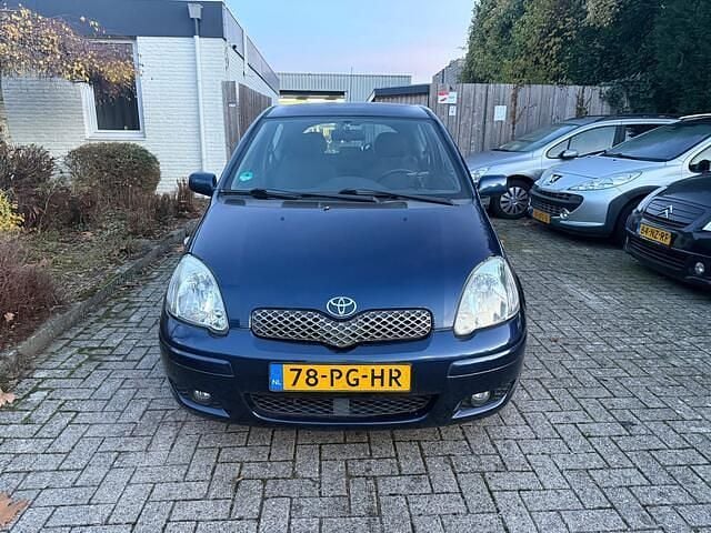 Blauw Gebruikt 2004 Toyota Yaris Hatchback | € 1.800 (Eerlijke prijs) - Afbeelding 1/4
