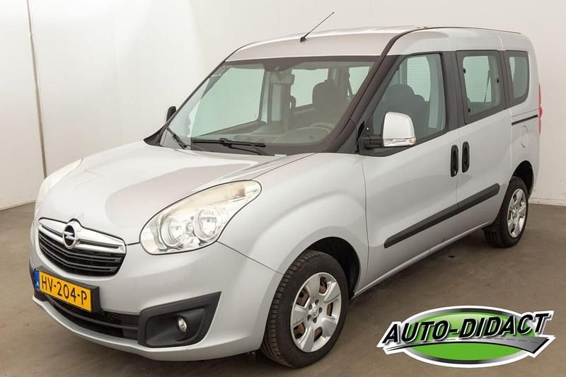 Zilver Gebruikt 2016 Opel Combo Edition Van | € 5.450 - Afbeelding 1/4