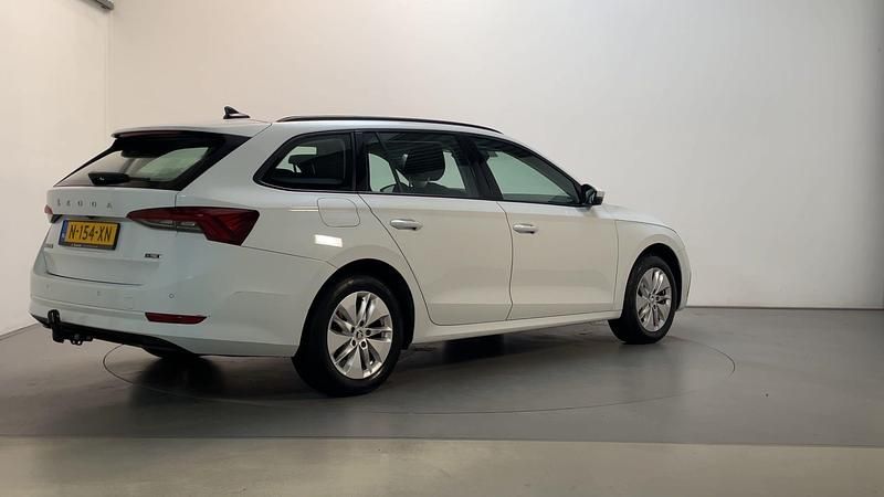 Occasion Skoda Octavia Business Line 110 PK (80 kW) 2022 Wit Stationwagen