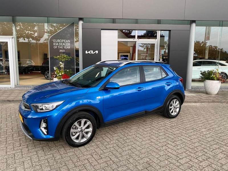 Blauw Occasion 2022 Kia Stonic SUV | € 18.950 (Eerlijke prijs) - Afbeelding 1/4
