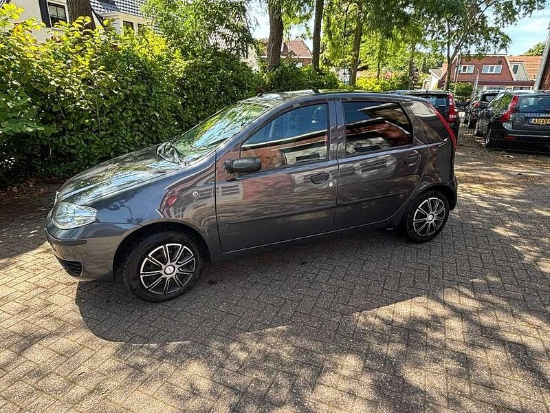 Grijs Gebruikt 2009 Fiat Punto Active Hatchback | € 1.549 (Goede deal) - Afbeelding 1/4