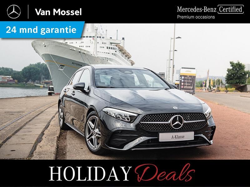 Zwart Gebruikt 2024 Mercedes A180 AMG line Hatchback | € 36.945 (Duur) - Afbeelding 1/4