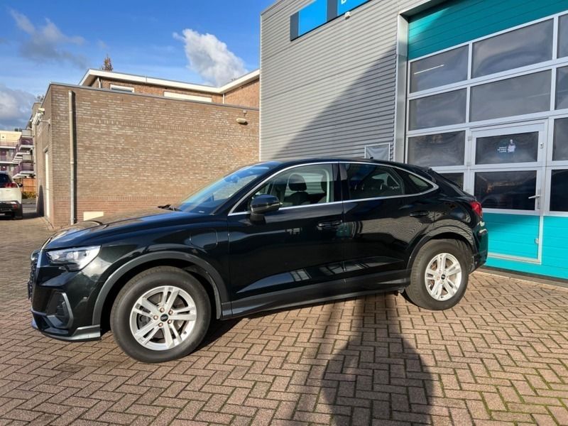 Zwart Gebruikt 2021 Audi Q3 Sportback Advanced SUV | € 34.850 (Goede deal) - Afbeelding 1/4