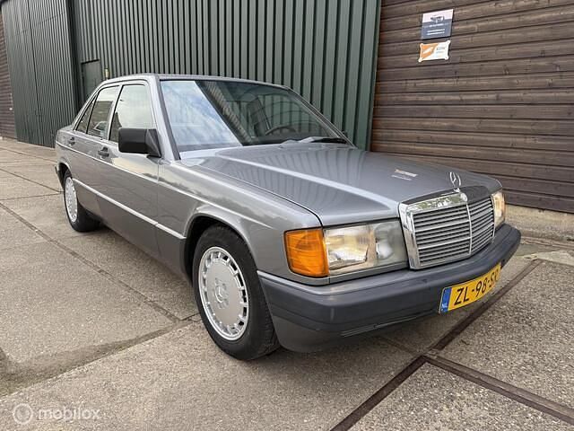 Grijs Gebruikt 1991 Mercedes 190 Sedan | € 2.950 - Afbeelding 1/4
