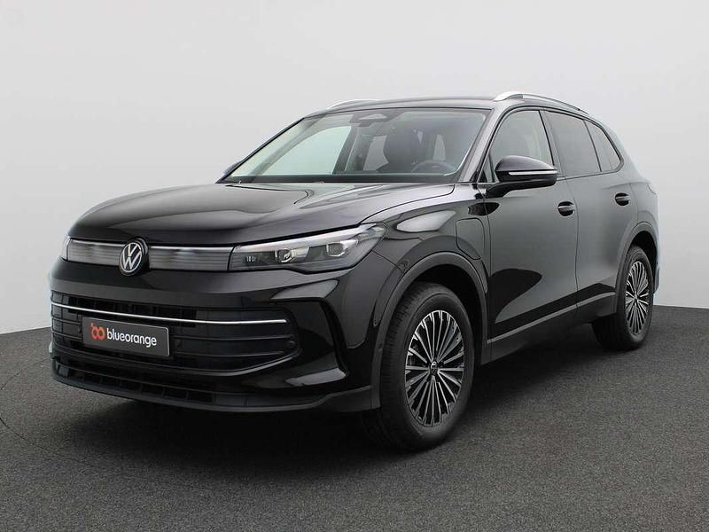 Zwart Nieuw 2025 VW Tiguan Edition SUV | € 46.750 (Super prijs) - Afbeelding 1/3