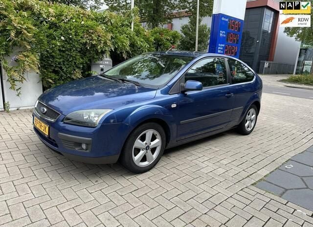 Blauw Gebruikt 2007 Ford Focus Futura Hatchback | € 1.950 (Goede deal) - Afbeelding 1/4