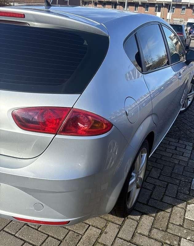 Grijs Occasion 2012 Seat Leon Copa MPV | € 4.150 (Eerlijke prijs) - Afbeelding 1/4