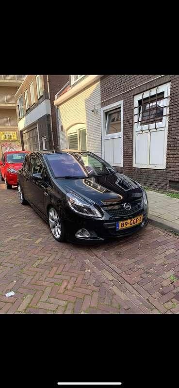 Zwart Gebruikt 2008 Opel Corsa OPC MPV | € 3.200 (Goede deal) - Afbeelding 1/4