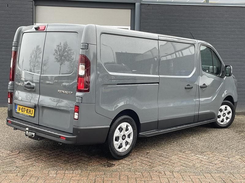 Occasion Renault Trafic 131 PK (96 kW) 2024 Stadsgrijs kpw MPV